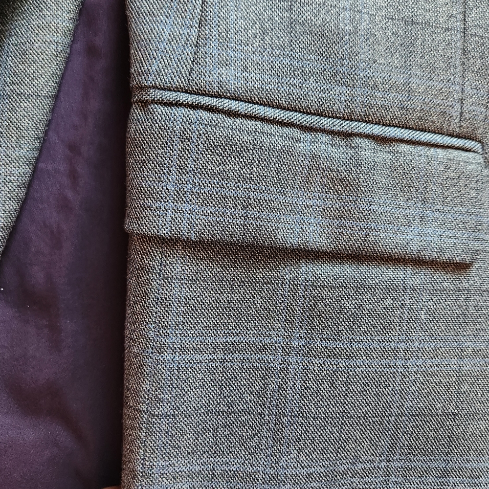 Suit - Picture 4 of 7